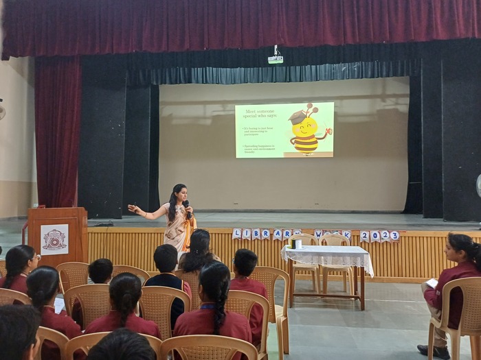 Workshop by a psychologist on creative thinking during Library Week
